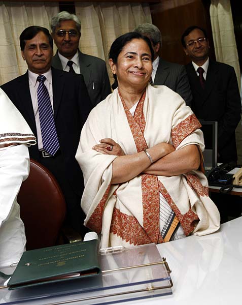 रेल बजट 2011 पेश करने को तैयार ममता बनर्जी