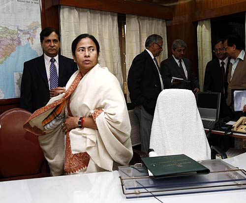 रेल बजट 2011 पेश करने को तैयार ममता बनर्जी