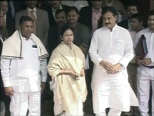 पेश हुआ ममता का रेल बजट