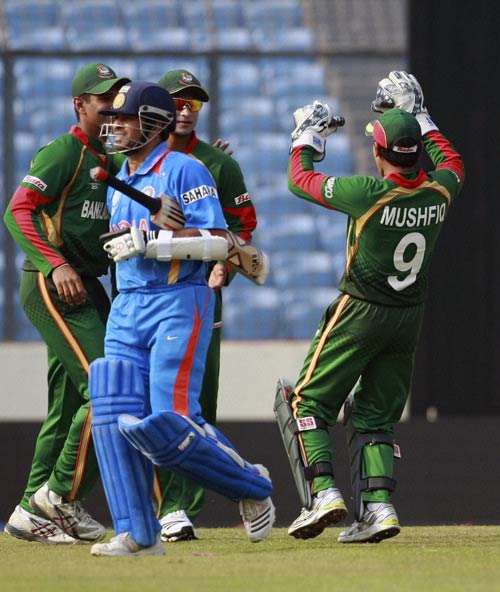 बांग्‍लादेश के खिलाफ शान से जीता भारत । क्रिकेट फीवर