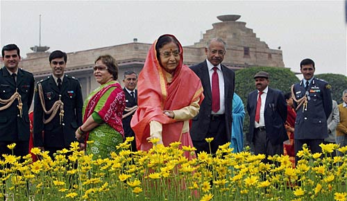 मुगल गार्डन की छटा है निराली | पढ़ें