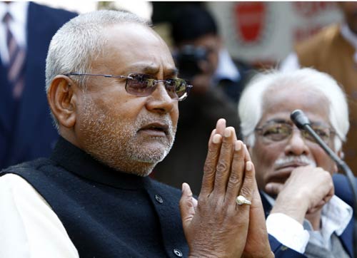 तिरंगे में कांग्रेस और जेपीसी में बीजेपी के साथ नीतीश