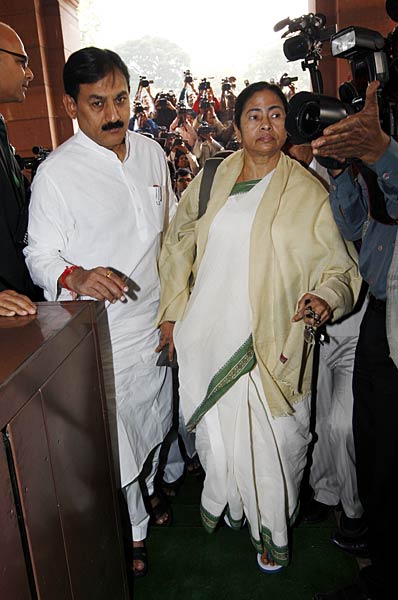 पेश हुआ ममता का रेल बजट