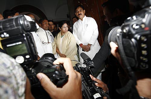 पेश हुआ ममता का रेल बजट