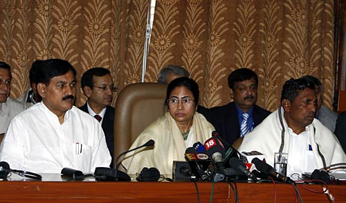 पेश हुआ ममता का रेल बजट