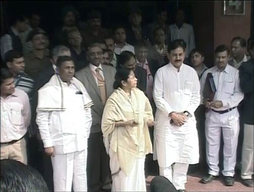 पेश हुआ ममता का रेल बजट