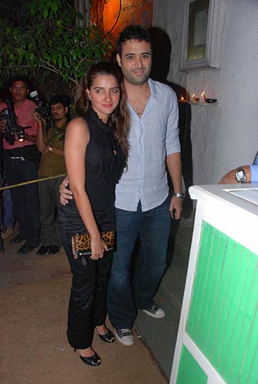 शाहिद कपूर की बर्थडे पार्टी में सितारे । सितारों की मस्‍ती