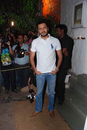 शाहिद कपूर की बर्थडे पार्टी में सितारे । सितारों की मस्‍ती