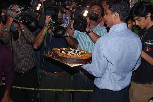 शाहिद कपूर की बर्थडे पार्टी में सितारे । सितारों की मस्‍ती