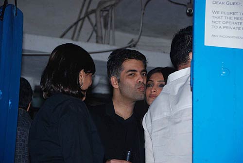 शाहिद कपूर की बर्थडे पार्टी में सितारे । सितारों की मस्‍ती