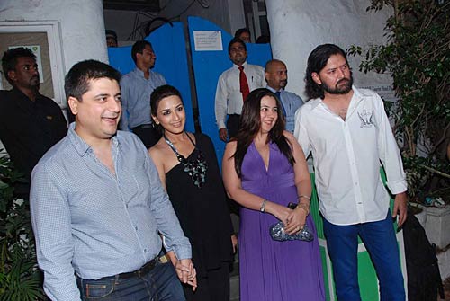 शाहिद कपूर की बर्थडे पार्टी में सितारे । सितारों की मस्‍ती