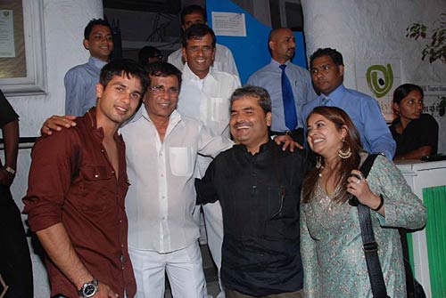 शाहिद कपूर की बर्थडे पार्टी में सितारे । सितारों की मस्‍ती