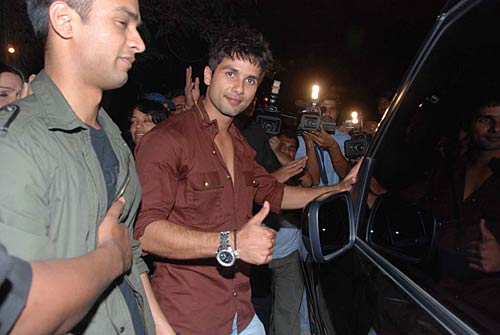 शाहिद कपूर की बर्थडे पार्टी में सितारे । सितारों की मस्‍ती