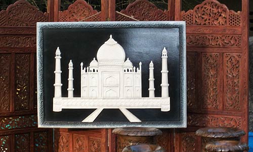 सूरजकुंड में दिखी रंग-बिरंगी रौनक | भा रही है लकड़ी की मूर्तियां