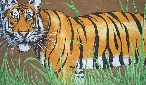 सूरजकुंड में दिखी रंग-बिरंगी रौनक | भा रही है लकड़ी की मूर्तियां