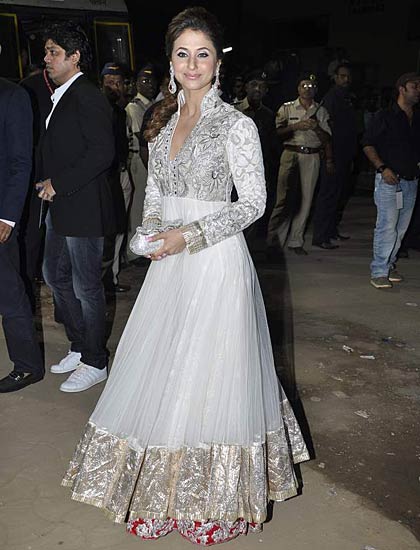 अभिनेत्रियों की पसंद है गाउन | दावत में सितारों की मौज