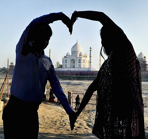 जम कर मनाएं वैलेंटाइन डे | 'वैलेंटाइन डे' पर विशेष