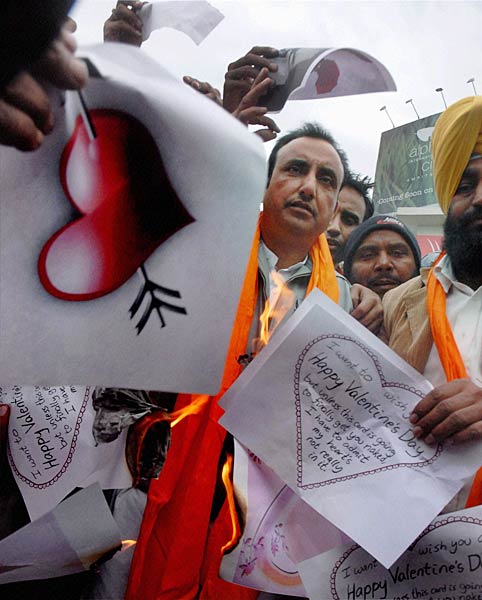 जम कर मनाएं वैलेंटाइन डे | 'वैलेंटाइन डे' पर विशेष