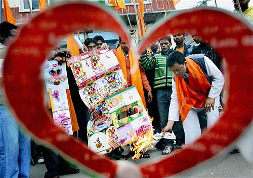 जम कर मनाएं वैलेंटाइन डे | 'वैलेंटाइन डे' पर विशेष