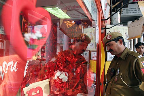 जम कर मनाएं वैलेंटाइन डे | 'वैलेंटाइन डे' पर विशेष