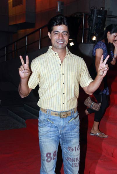 'ये साली जिंदगी' की प्रीमियर पार्टी । फराह के शो में सितारे