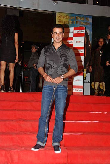 'ये साली जिंदगी' की प्रीमियर पार्टी । फराह के शो में सितारे