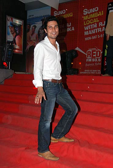 'ये साली जिंदगी' की प्रीमियर पार्टी । फराह के शो में सितारे