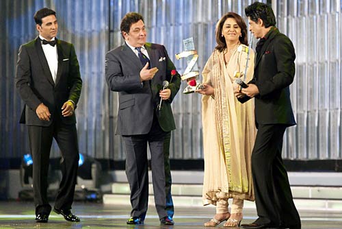 सितारों से गुलजार 'जी सिने अवार्ड्स' समारोह । सितारों की मस्‍ती