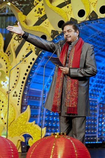 सितारों से गुलजार 'जी सिने अवार्ड्स' समारोह । सितारों की मस्‍ती