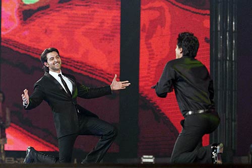 सितारों से गुलजार 'जी सिने अवार्ड्स' समारोह । सितारों की मस्‍ती