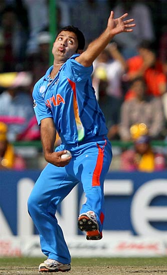 युवी का हरफनमौला प्रदर्शन, भारत क्‍वार्टर फाइनल में पहुंचा