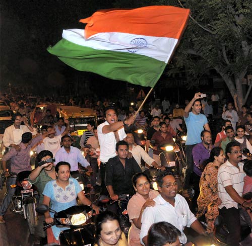 देखें आधी रात का जश्‍न । तस्‍वीरों में भारत की रोमांचक जीत