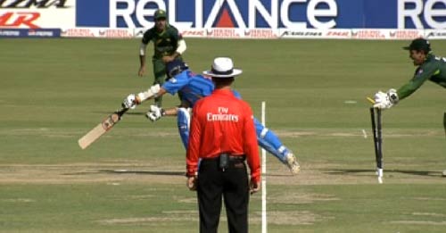 भारत-पाक के बीच हुए महामुकाबले की तस्‍वीरें । अपडेट