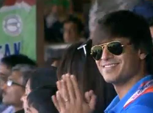 भारत-पाक के बीच हुए महामुकाबले की तस्‍वीरें । अपडेट