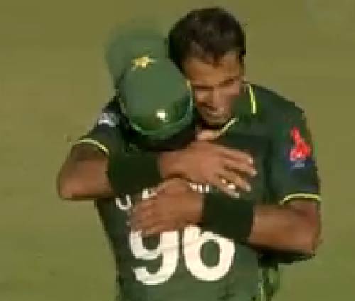 भारत-पाक के बीच हुए महामुकाबले की तस्‍वीरें । अपडेट