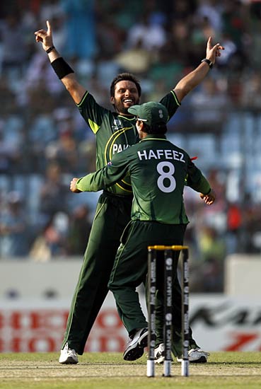 वेस्‍टइंडीज को पीट सेमीफाइनल में पहुंचा पाकिस्‍तान