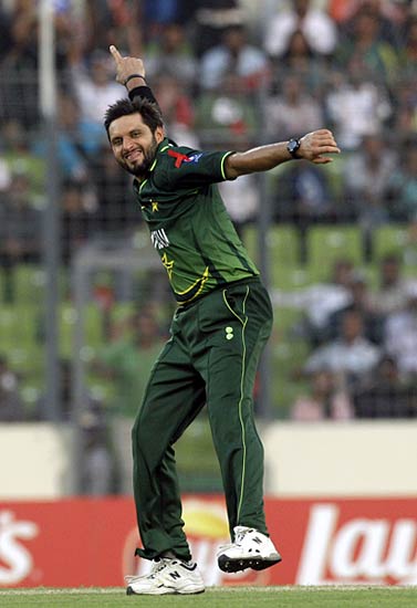 वेस्‍टइंडीज को पीट सेमीफाइनल में पहुंचा पाकिस्‍तान