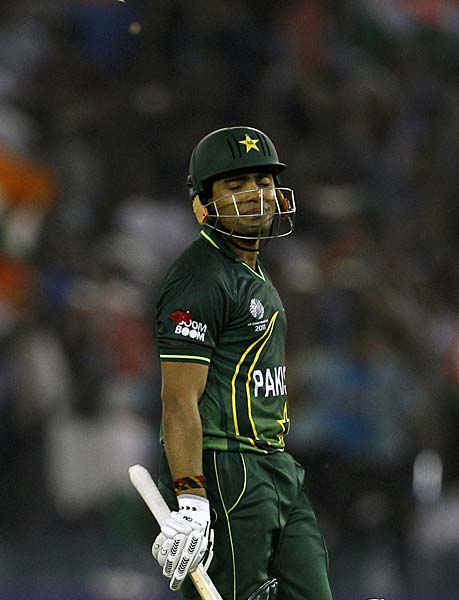 तस्‍वीरों में देखें भारत की रोमांचक जीत । आधी रात का जश्‍न