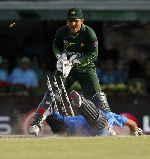 तस्‍वीरों में देखें भारत की रोमांचक जीत । आधी रात का जश्‍न