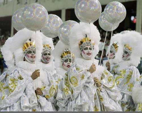ब्राजील में कार्निवाल का खुमार...। सितारों की मस्ती