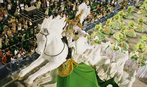 ब्राजील में कार्निवाल का खुमार...। सितारों की मस्ती