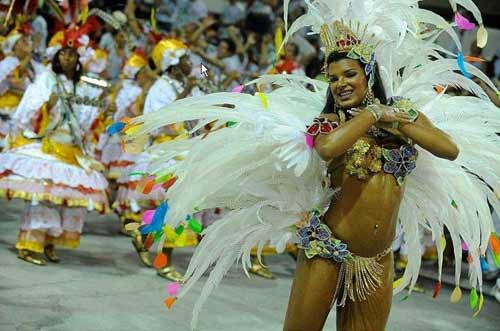 ब्राजील में कार्निवाल का खुमार...। सितारों की मस्ती