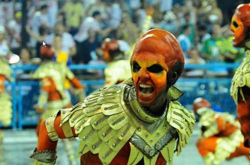 ब्राजील में कार्निवाल का खुमार...। सितारों की मस्ती