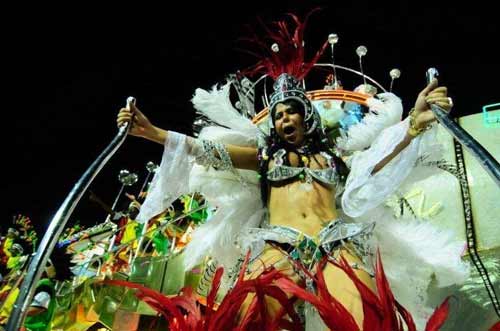 ब्राजील में कार्निवाल का खुमार...। सितारों की मस्ती