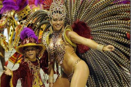 ब्राजील में कार्निवाल का खुमार...। सितारों की मस्ती