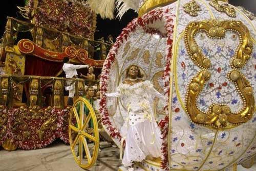 ब्राजील में कार्निवाल का खुमार...। सितारों की मस्ती