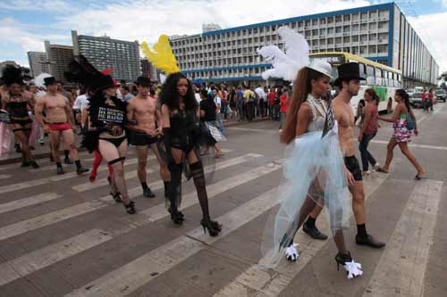 ब्राजील में कार्निवाल का खुमार...। सितारों की मस्ती