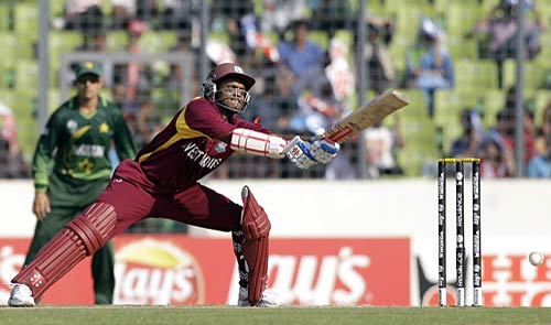 वेस्‍टइंडीज को पीट सेमीफाइनल में पहुंचा पाकिस्‍तान