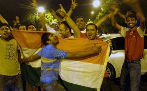 देखें आधी रात का जश्‍न । तस्‍वीरों में भारत की रोमांचक जीत