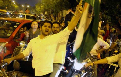 देखें आधी रात का जश्‍न । तस्‍वीरों में भारत की रोमांचक जीत